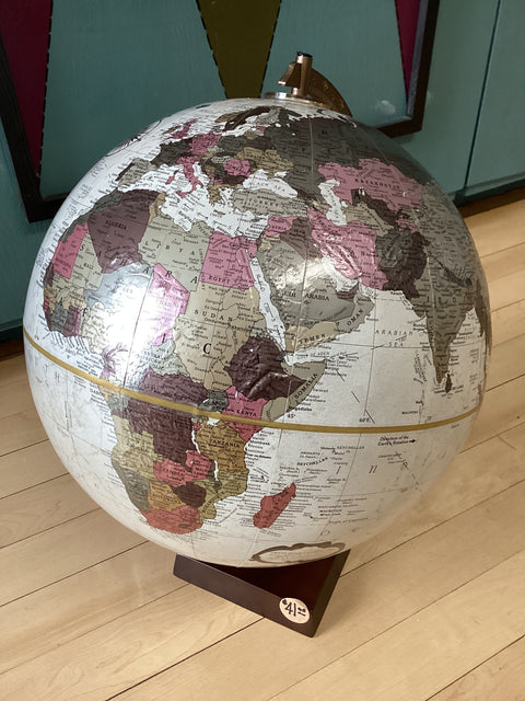 Uniquely Colored Globe