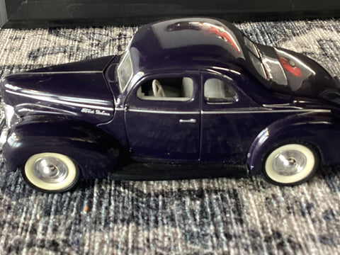 Metal 1940 Ford Replica